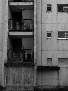 安城・閉ざされた集合住宅