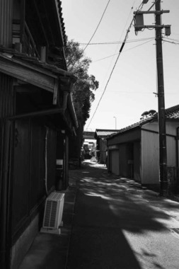 神社港の町なみ